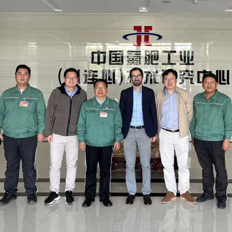 Casale representatives and members of XinLianXin group during contract negotiation